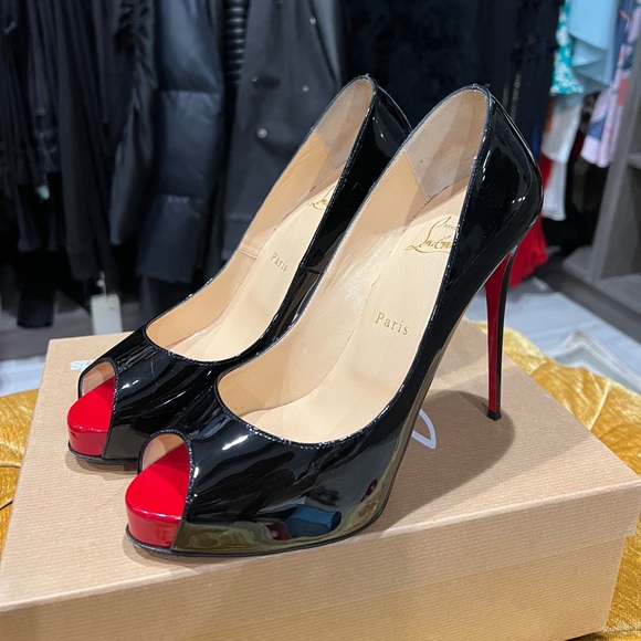 Christian Louboutin New Very Prive Patent Pump in Black - Picture 2 of 5
